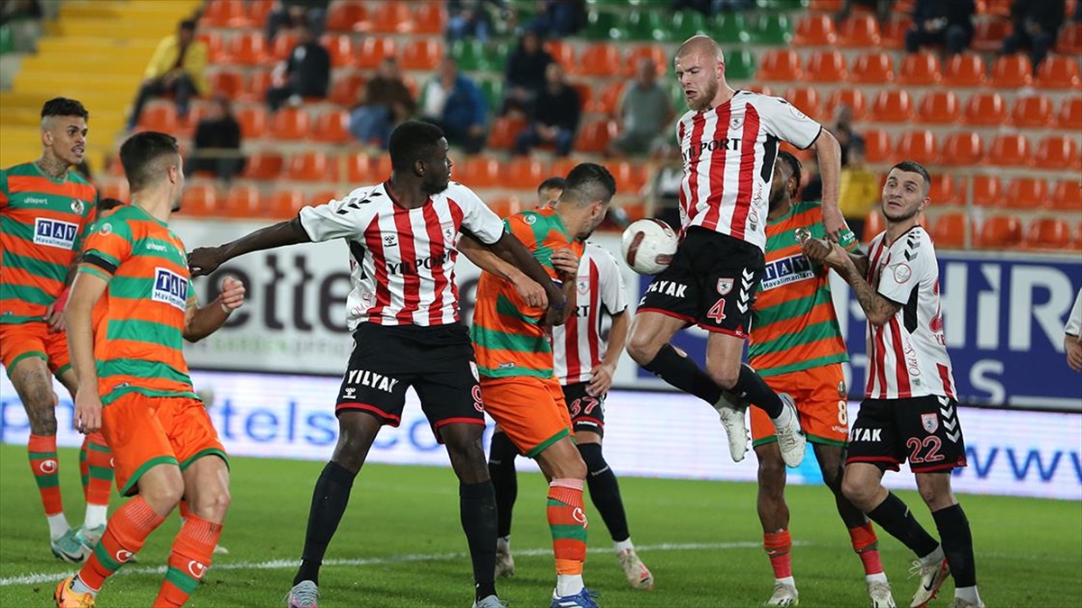 Alanyaspor Evinde 3 Puanı 3 Golle Aldı