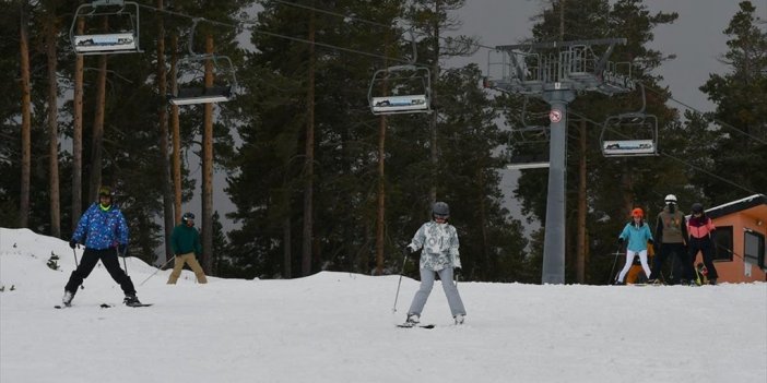 Kar Kalınlığının 60 Santimetreyi Bulduğu Sarıkamış Kayak Merkezi Hareketlendi