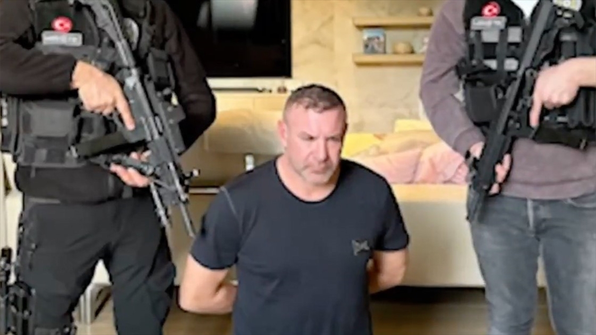 Kırmızı Bültenle Aranan Organize Suç Örgütü Elebaşı Eric Schroeder, İstanbul'da Yakalandı