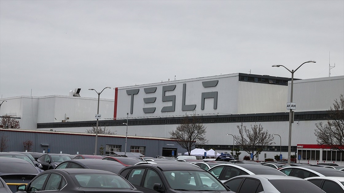 Abd'de Tesla Fabrikasında "arızalı" Bir Robotun Saldırısı Sonucu Bir Mühendis Yaralandı