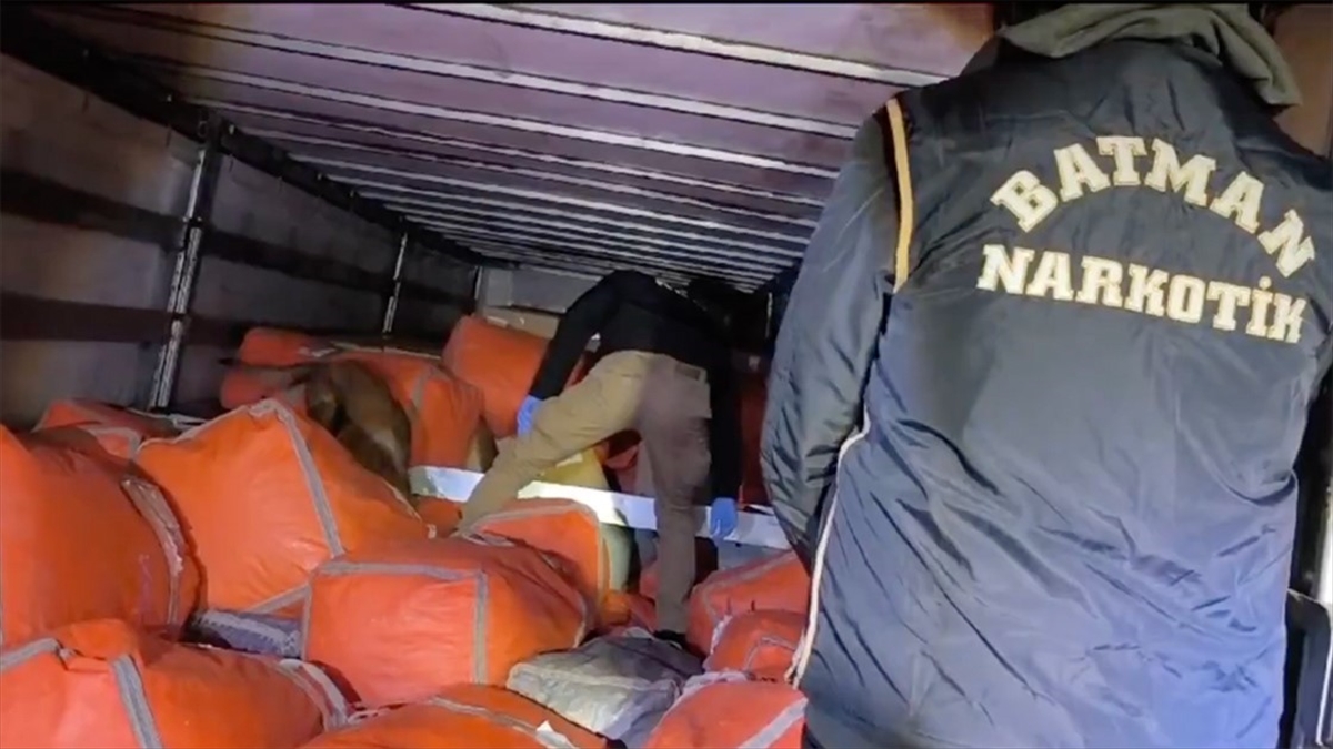 Narkogüç-41 Operasyonlarında Yaklaşık 1,5 Ton Uyuşturucu Ele Geçirildi