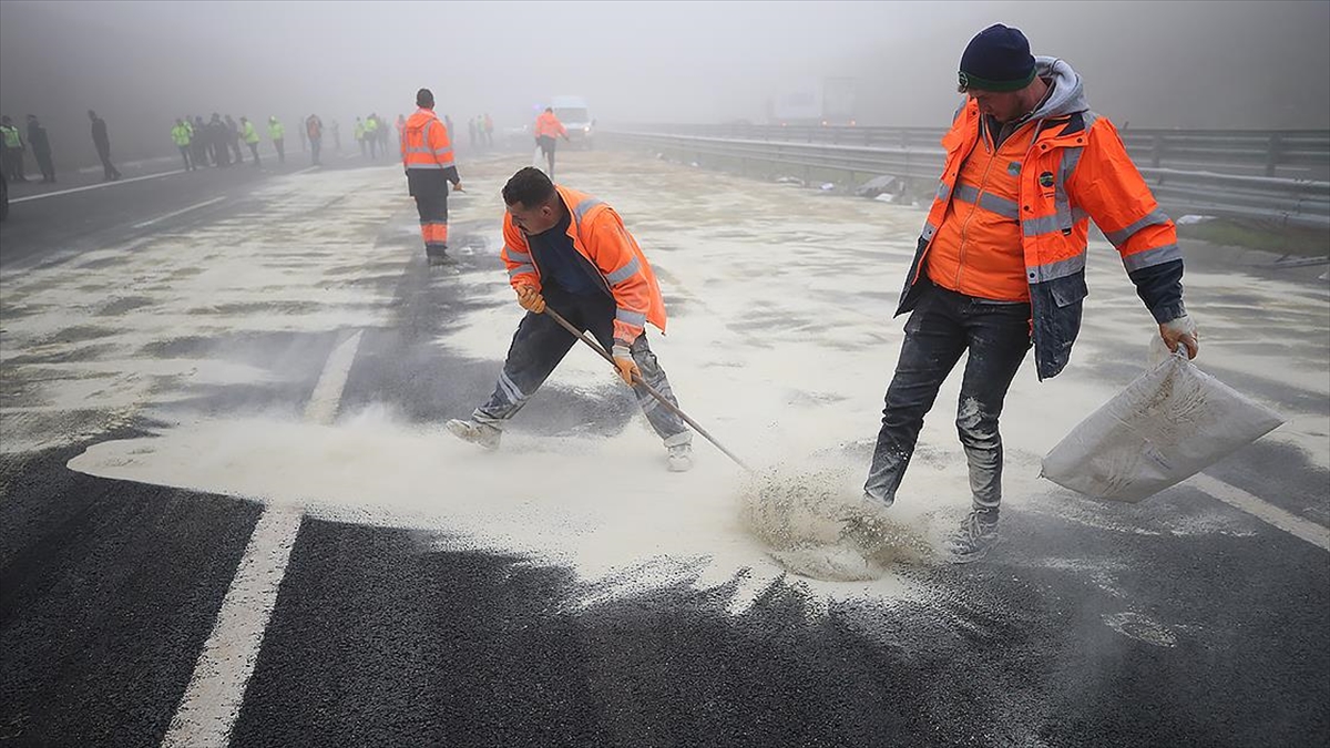 Bakan Uraloğlu, Zincirleme Kazanın Yaşandığı Kuzey Marmara Otoyolu'nu Kullanacak Sürücüleri Uyardı