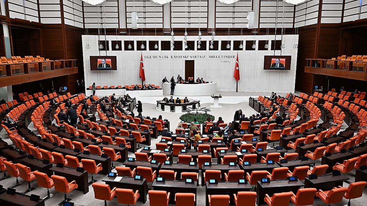 Meclis'te Müşavir Atamalarına Yeni Kriterler