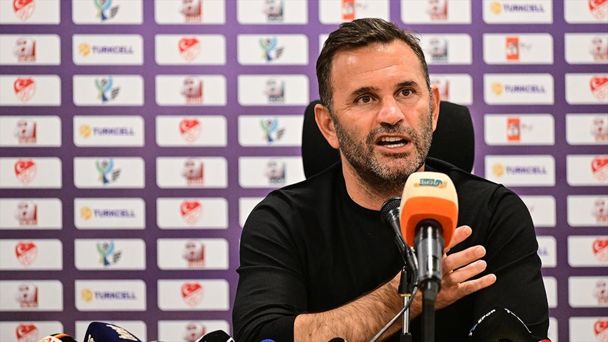 Galatasaray Teknik Direktörü Buruk: Şimdiki Hedefimiz De 2023'te İkinci Kupayı Kazanmak