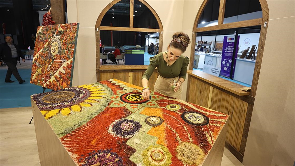 Gastronomi Kenti Gaziantep'te Mozaik Sanatçısı Baharatları Sanata Dönüştürdü