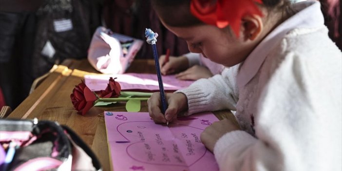 Minik Yüreklerden Vatan Nöbetindeki Mehmetçik'e "duygu Dolu" Mektuplar