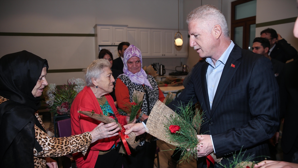 İstanbul Valisi Gül, Darülaceze'yi Ziyaret Etti