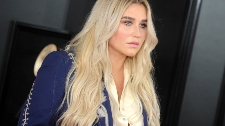 Ünlü şarkıcı Kesha’nın banyo selfie’si gündem oldu