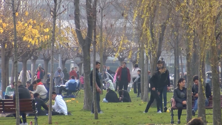Yılın ilk gününde park ve sahiller doldu, taştı