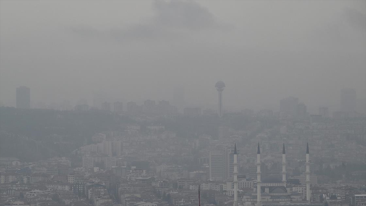 Ankara'da Hava Kirliliği Gün İçinde "orta Seviyede" Ölçüldü