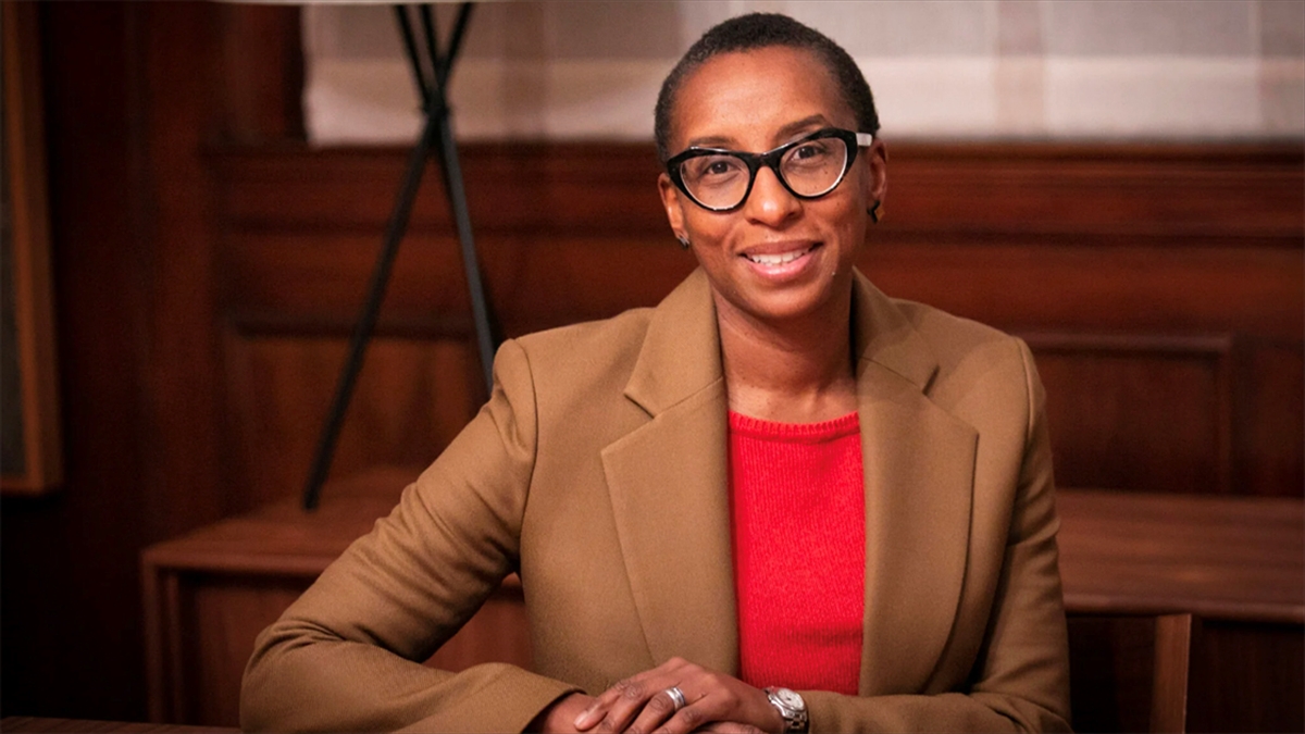 Harvard'da "ifade Özgürlüğünü Savunan" Rektör Görevinden İstifa Etti