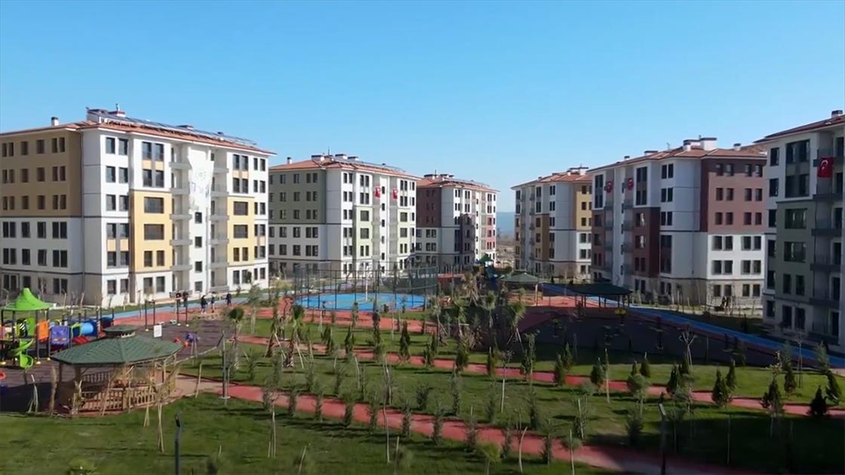 Bakan Özhaseki: Afetten Zarar Gören Şehirlerimizi Afetlere Dirençli Hale Getireceğiz