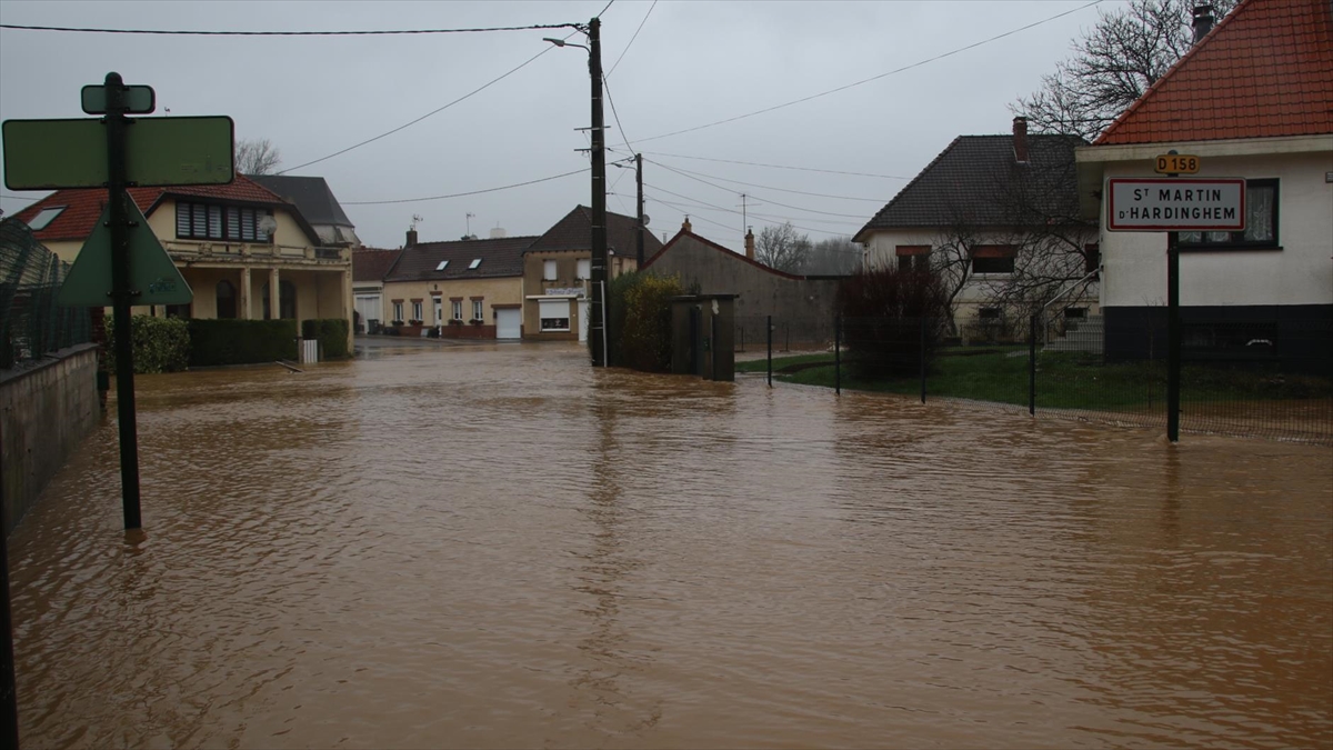 Fransa'nın Kuzeyinde Sel Nedeniyle 10 Binden Fazla Hane Elektriksiz Kaldı