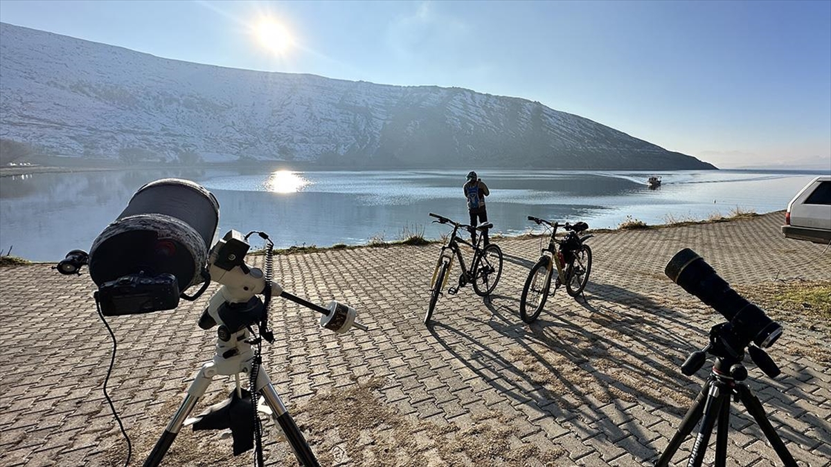 Uzay Meraklıları Van Gölü Kıyısında Güneş Patlamasını Görüntülemeye Çalıştı