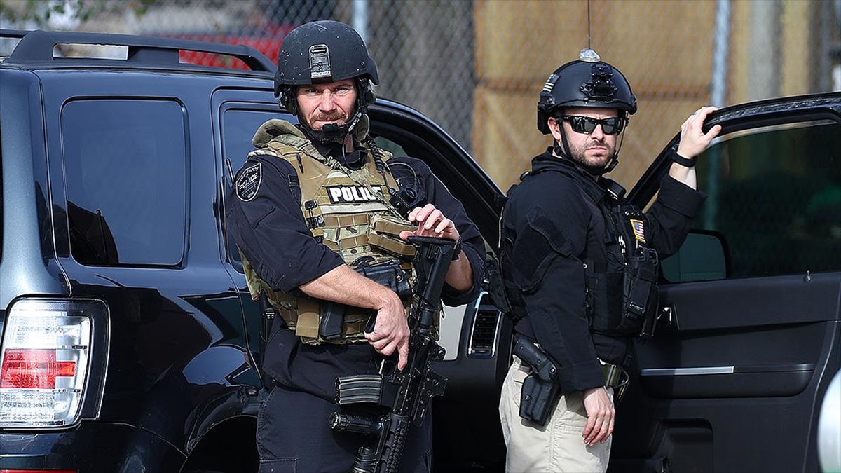 Abd'nin Iowa Eyaletinde Bir Liseye Silahlı Saldırı Düzenleyen Kişi Öldü, Olayda 3 Kişi Yaralandı