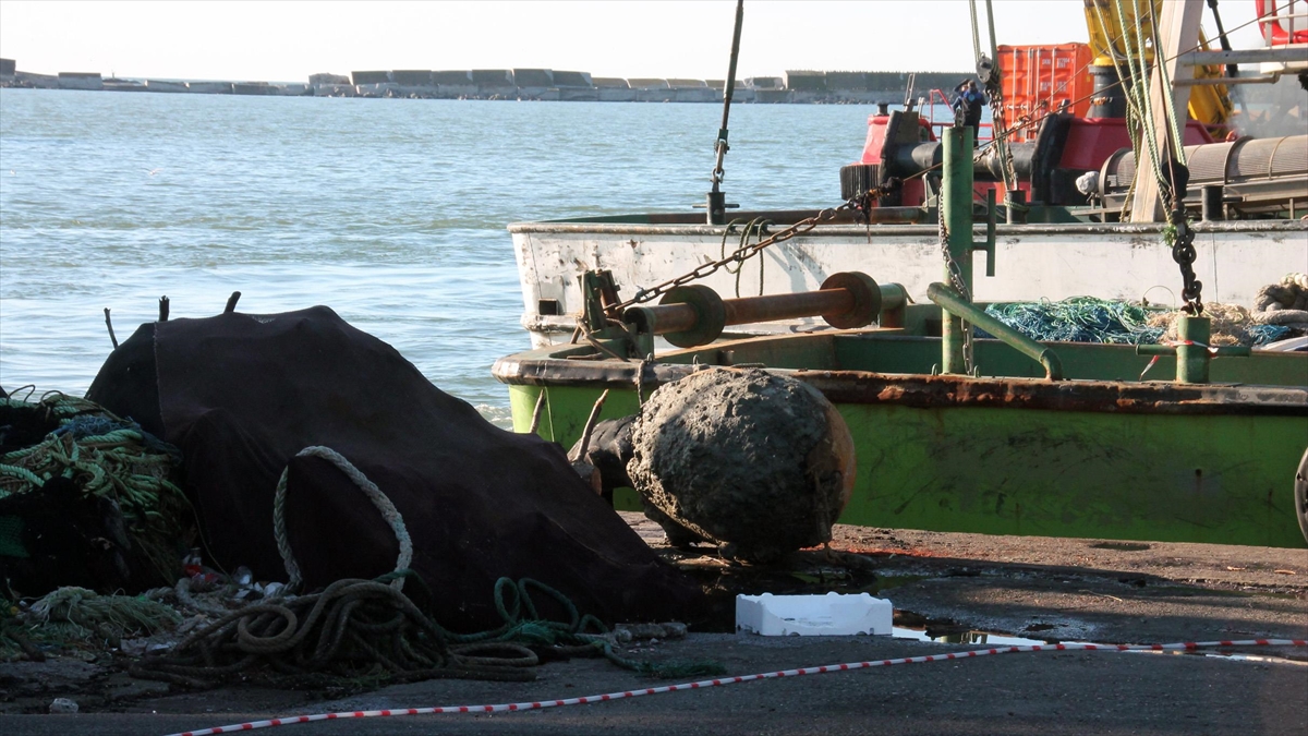 Zonguldak'ta Balıkçıların Ağına Deniz Mayını Takıldı