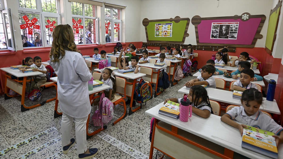 Meb Öğretmenlerin Yer Değiştirme Takvimini Yayımladı