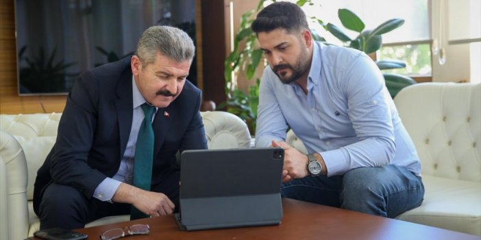 Uşak Valisi Ergün'ün "yılın Kareleri" Oylamasında Tercihi "kurtarıcı" Oldu