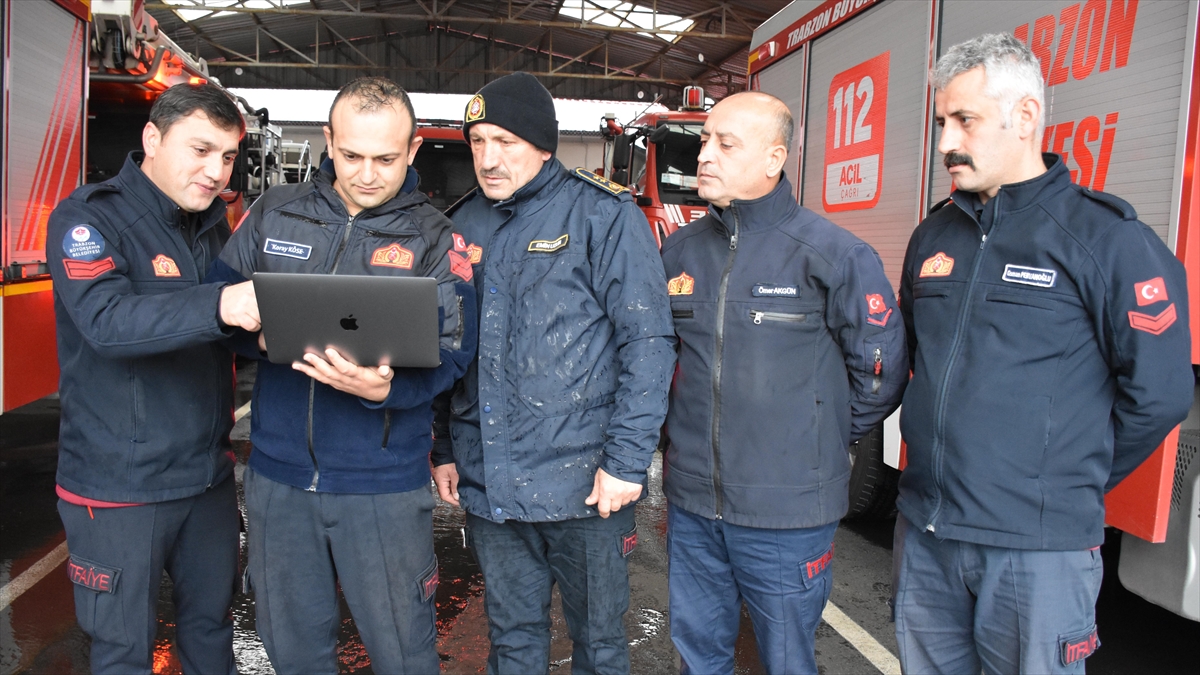 Trabzon'da İtfaiyeciler Aa'nın "yılın Kareleri" Oylamasına Katıldı