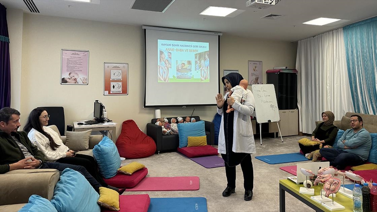 Anne Adayları, Gebe Okuluyla Normal Doğumu Tercih Ediyor