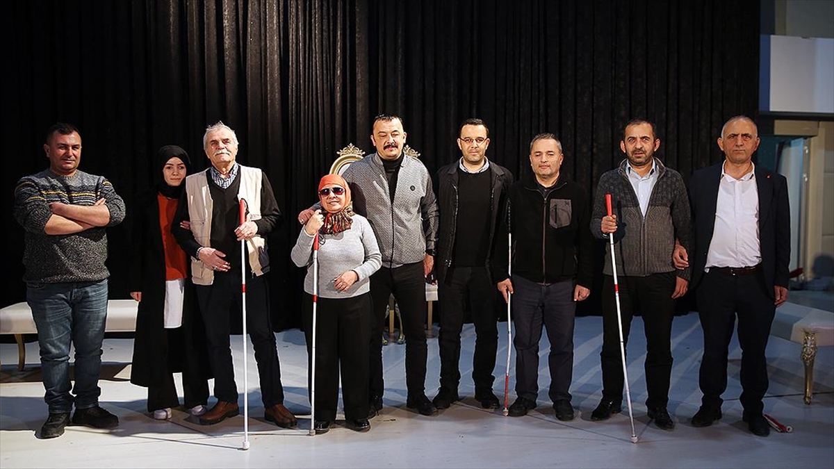 Görme Engellilerden Oluşan "ekip Moni" Üçüncü Oyununu Sahnelemeye Hazırlanıyor