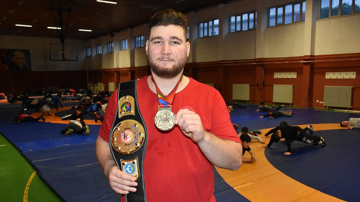 Milli Güreşçi Atalay Aydemir, Olimpiyat Hedefine Odaklandı