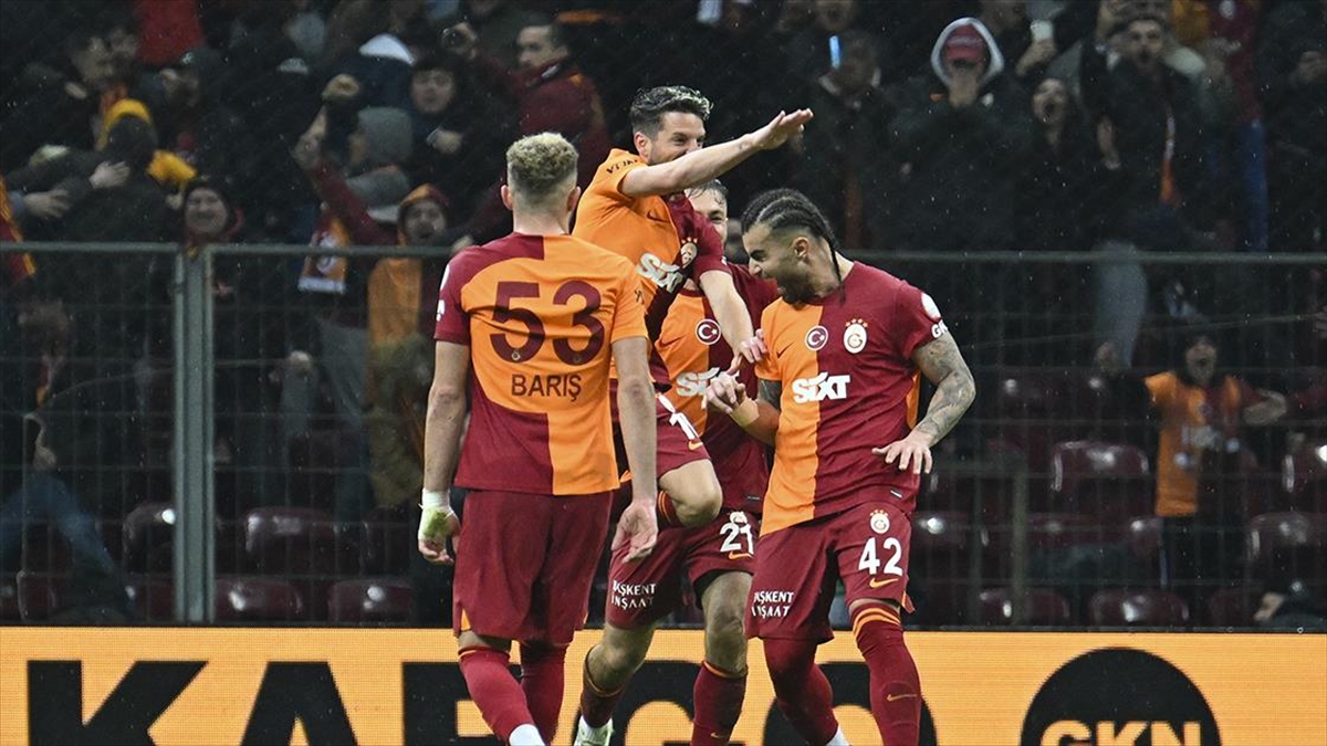 Galatasaray, 3 Puanı 3 Golle Aldı