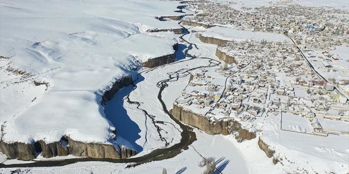 Karla Kaplanan Murat Kanyonu Dronla Görüntülendi