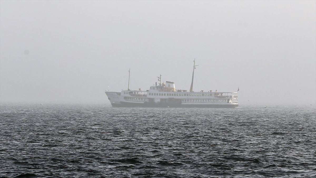 İstanbul'da Bazı Vapur Seferlerine Hava Muhalefeti Engeli