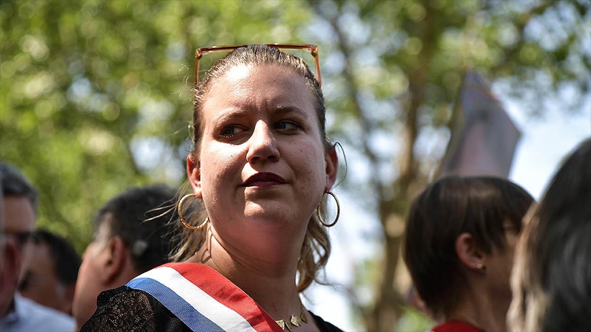 Fransız Milletvekili, İsrail Hükümetini "iki Devletli Çözümü Toprağa Gömmekle" Suçladı