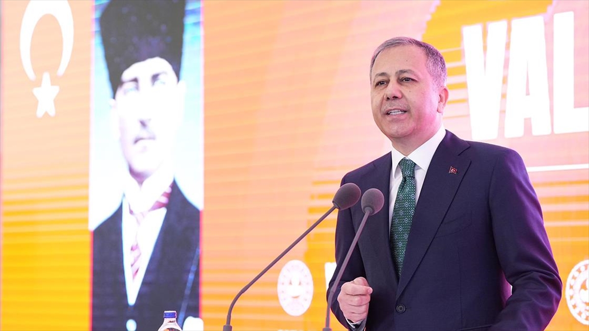 İçişleri Bakanı Yerlikaya, Valilere Seslendi: Ziyaret Ettiğiniz Bir Eve Sadece Siz Değil Devletimiz Gitmiş Oluyor