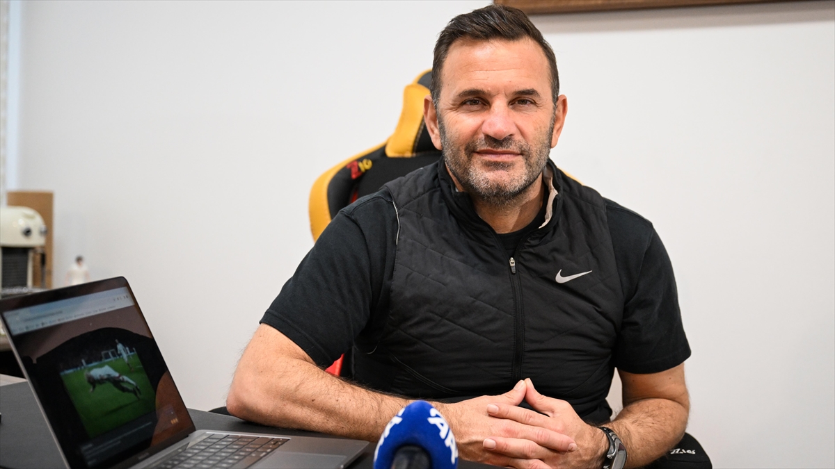 Galatasaray Teknik Direktörü Buruk'un "yılın Kareleri" Oylamasında Tercihi "kutlama Dalışı"