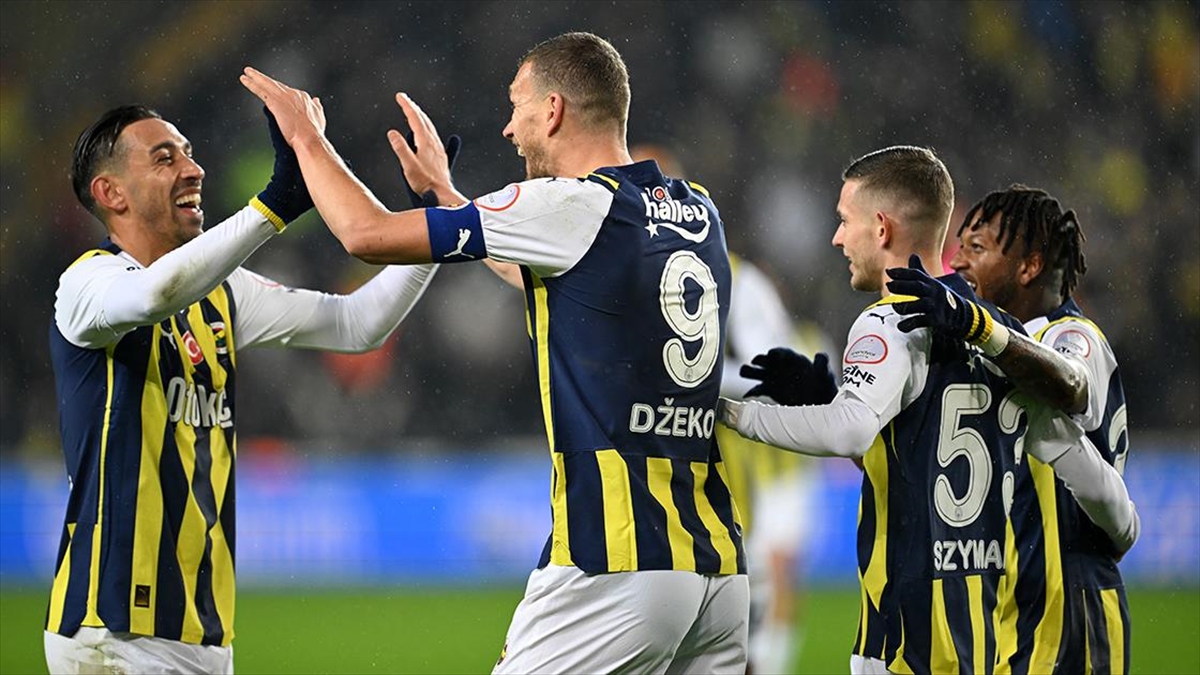 Fenerbahçe, Konyaspor'u Farklı Yendi
