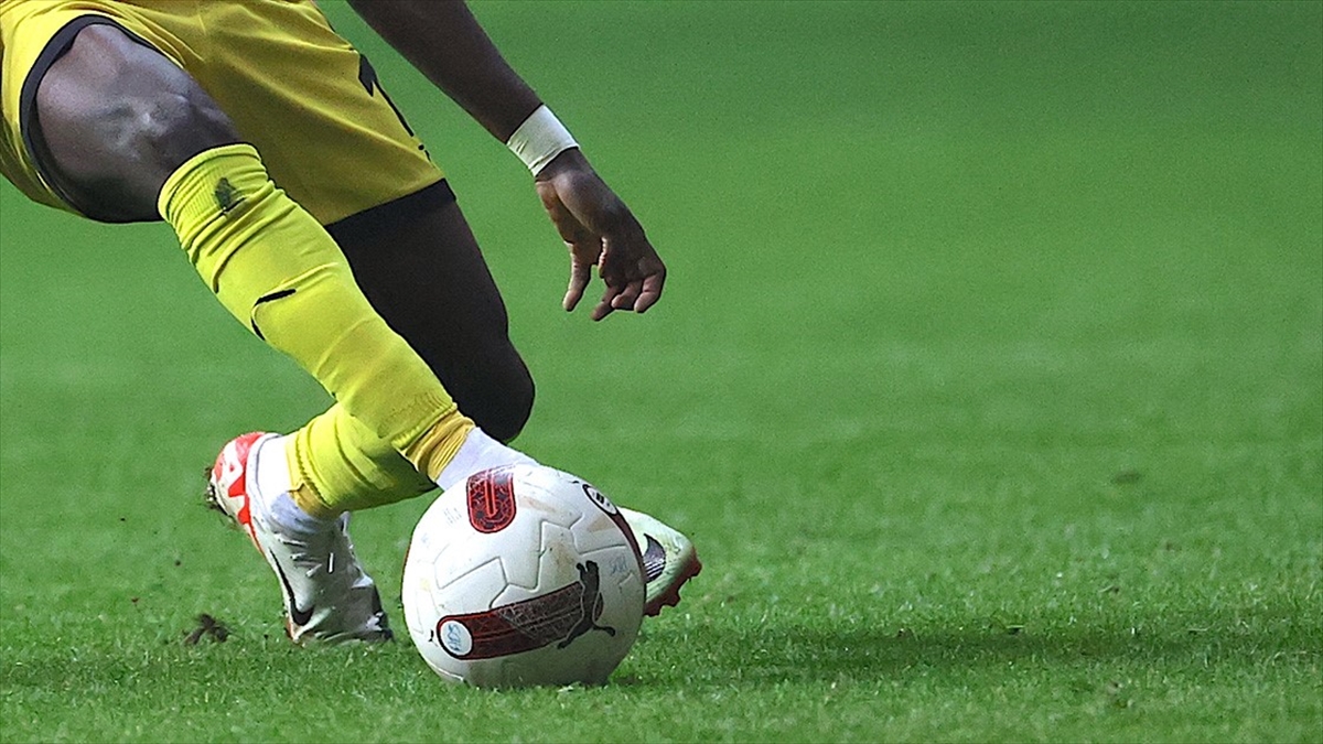 Süper Lig'de 2024-2025'ten İtibaren Yabancı Sayısı Düşürülürken, İlk 11'de Sınır Kalkıyor