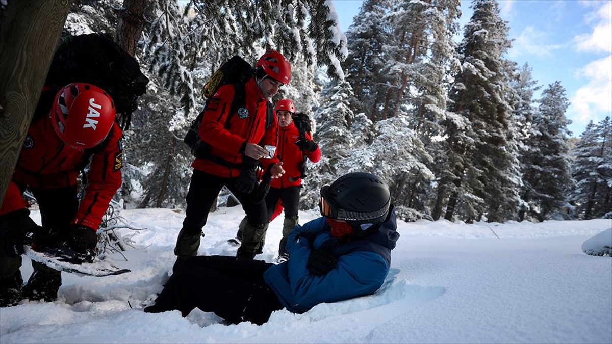 Kartalkaya'da Jandarma Timlerinin Kurtarma Tatbikatları Gerçeği Aratmıyor
