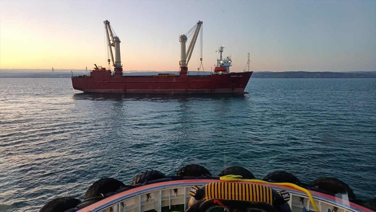 İstanbul Boğazı Girişinde Arızalanan Kuru Yük Gemisi Kurtarıldı