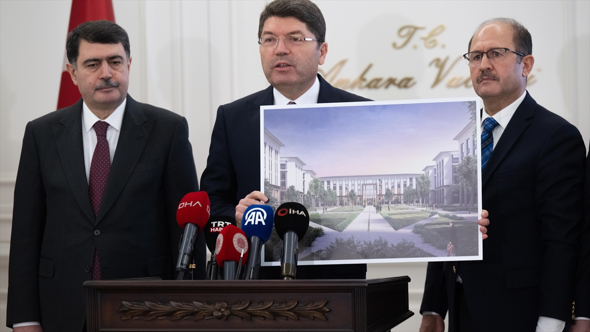 Adalet Bakanı Tunç, Ankara Valiliğini Ziyaretinde Konuştu: 40 Ay İçerisinde Ankara Adliyemizi Tamamlayacağız