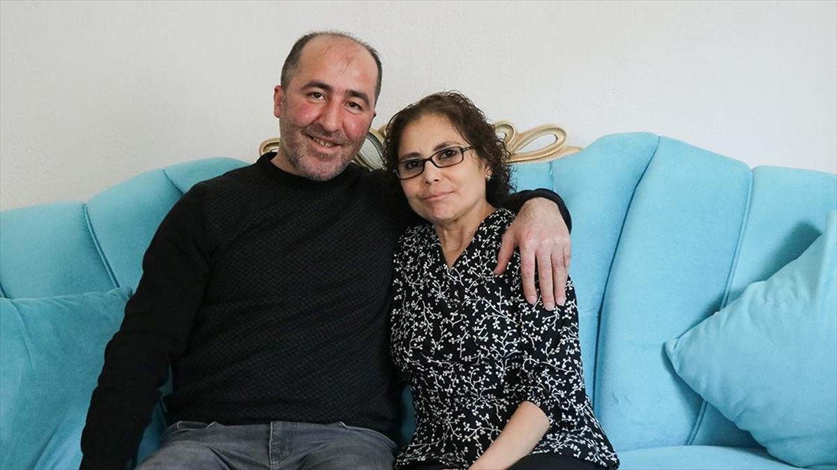 Babasından Nakledilen Böbreği İflas Eden Kadın, Evlilik Yıl Dönümünde Eşinin Böbreğiyle Hayata Tutundu