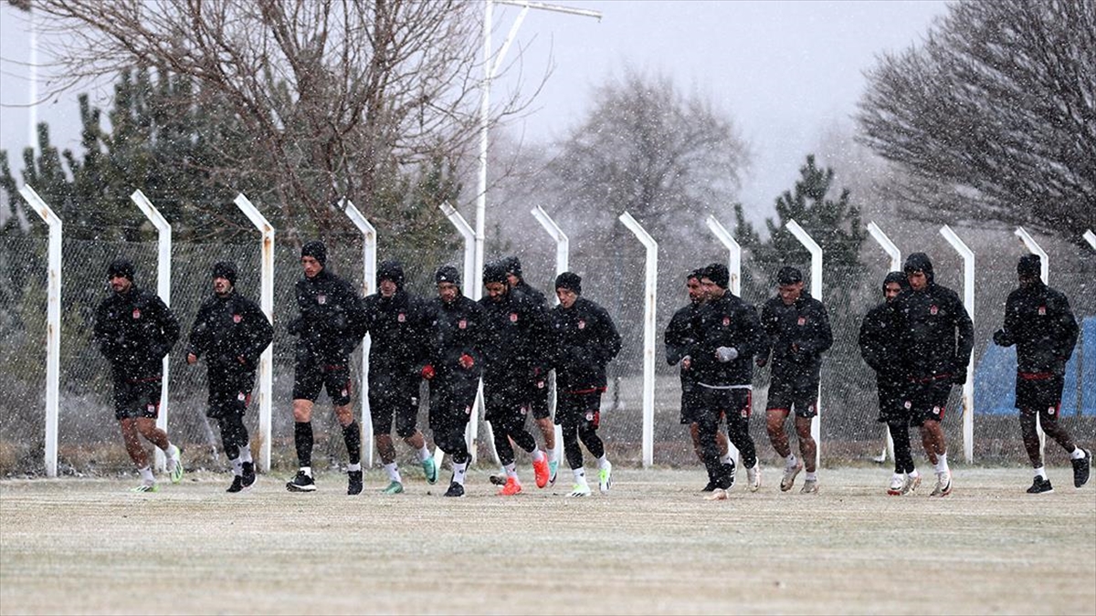 Sivasspor 3'ü Yabancı 5 Transfer Yapacak