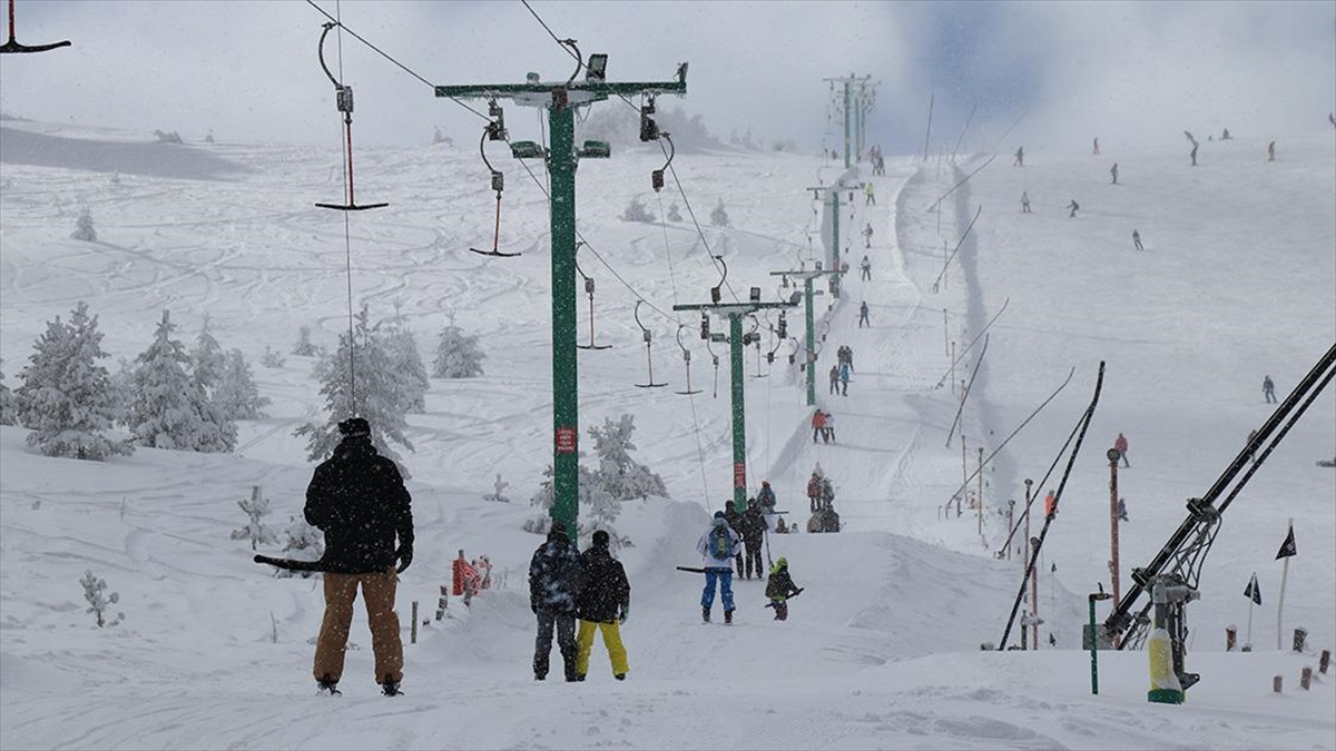 Kartalkaya Kayak Merkezi'nde Kar Kalınlığı 137 Santimetreye Ulaştı