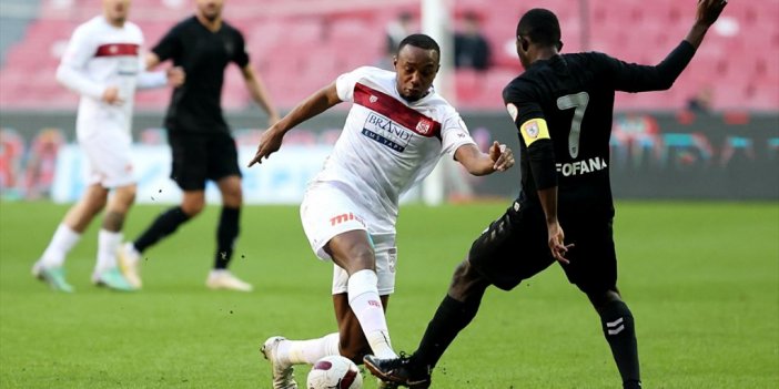 Yılport Samsunspor, Sahasında Ems Yapı Sivasspor'u 2-0 Yendi