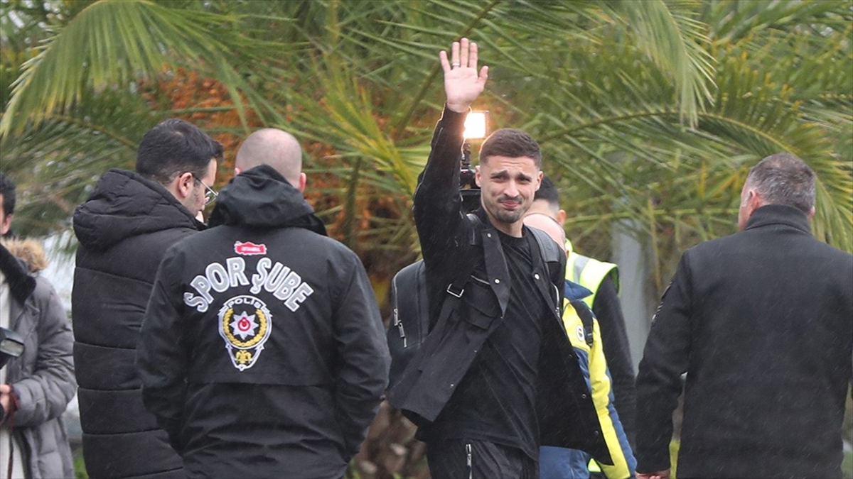 Fenerbahçe'nin Yeni Transferi Krunic: Fenerbahçe'nin Oyuncusu Olmayı Çok İstedim