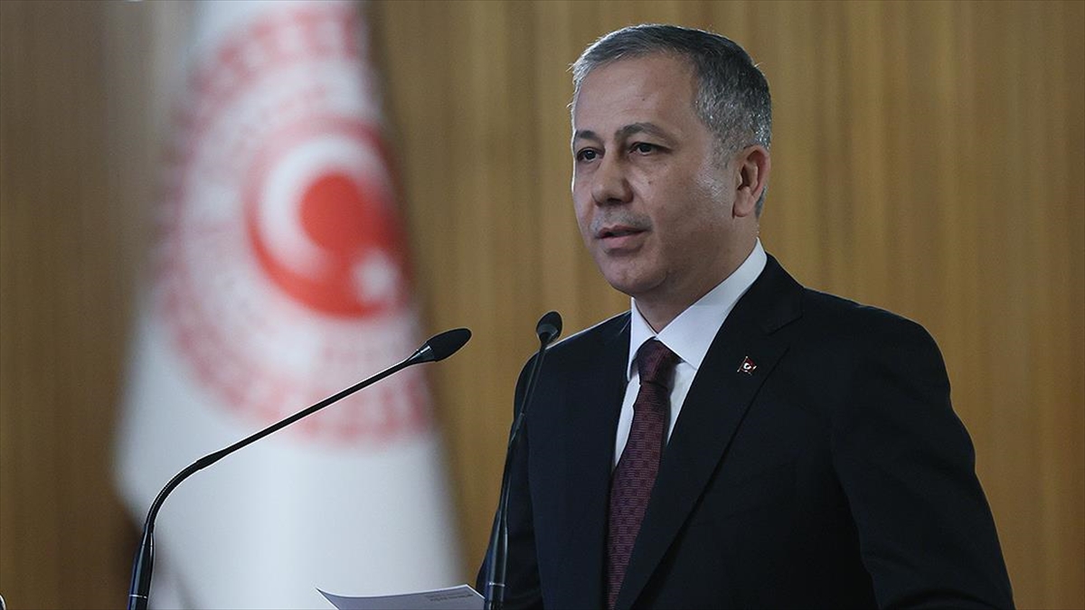 İçişleri Bakanı Yerlikaya'dan Yarın Beklenen Aşırı Yağışlara Karşı Uyarı