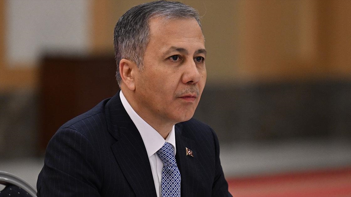 İçişleri Bakanı Yerlikaya'dan Sürücülere "trafik Kurallarına Uyun" Çağrısı