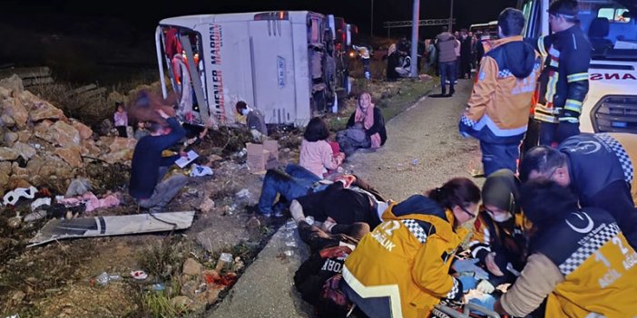 Katliam gibi kaza: 9 ölü, 30 yaralı