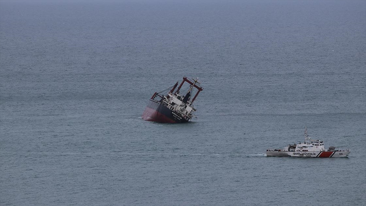 Romanya Açıklarında Yan Yatan Kuru Yük Gemisi Kastamonu'ya Kadar Sürüklendi