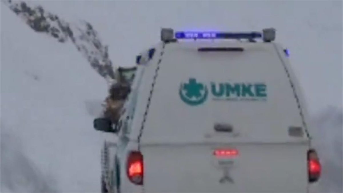 Bakan Koca'dan Çığ Tehlikesine Rağmen 7 Aylık Bebeği Hastaneye Ulaştıran Sağlıkçılara Teşekkür