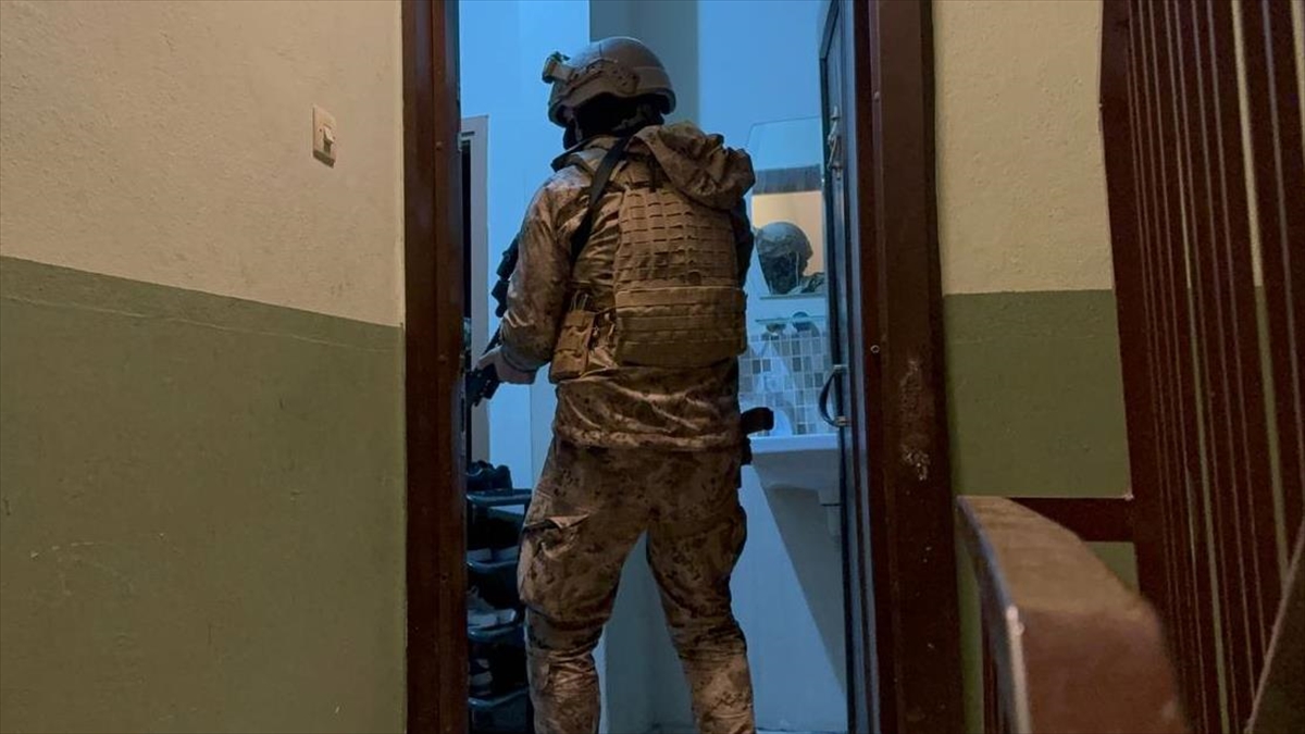 Mersin'de Uyuşturucu Satıcılarına Yönelik "şafak Operasyonu"