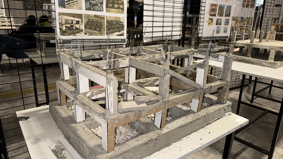 Geleceğin Mimarları 6 Şubat Depreminde Yıkılan Binaların Minyatürü Üzerinden Eğitim Görüyor