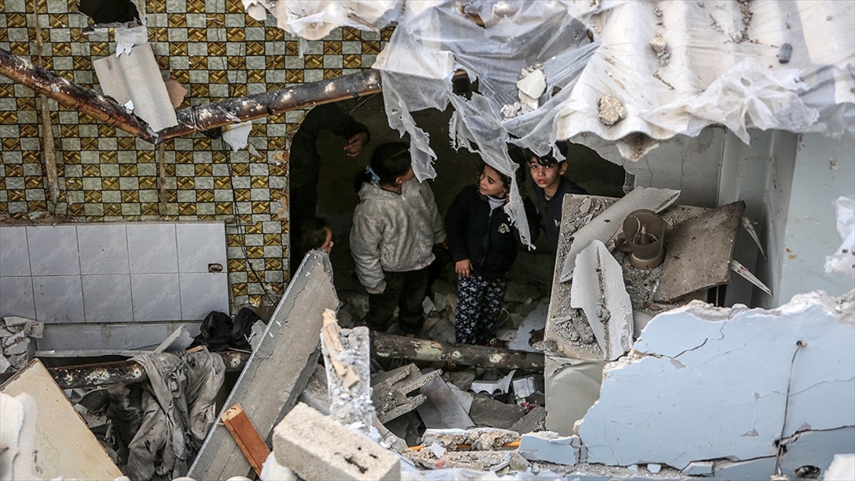 Gazze'de Yerinden Edilmiş Filistinlilerin Yaşadığı Aşırı Kalabalık Bölgelerde Hepatit A'nın Yayıldığı Bildirildi